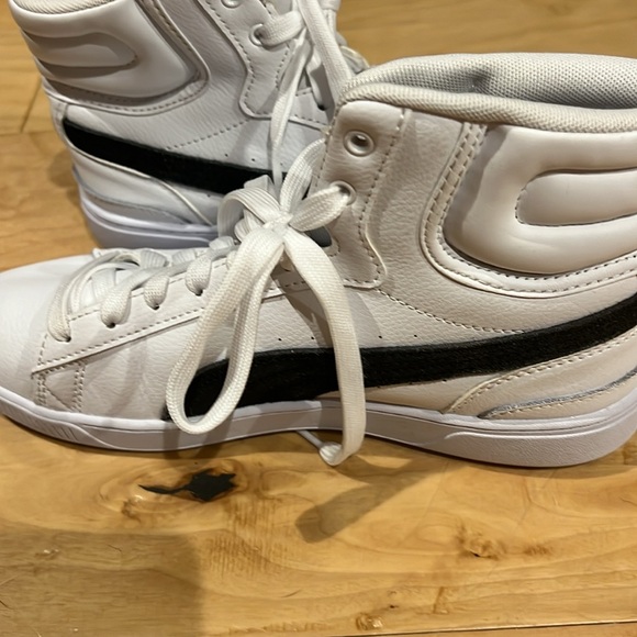 Puma High Tops Youth size 5 - Picture 6 of 10